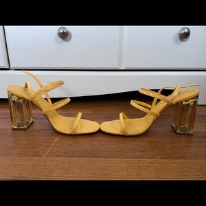 SIZE 11/42 YELLOW HEELS